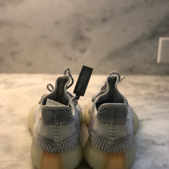 Men’s Adidas Yeezy Boost 350 V2 Size 12 (FX4348) - Picture 2 of 8